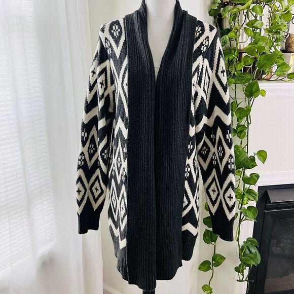 Old Navy Gray & White Aztec Southwestern Thick Knit Cozy Cardigan Sweater - XL - Picture 1 of 9